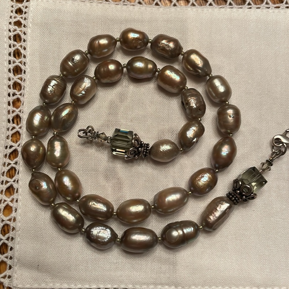 Ring freshwater pearls necklace in silvery gray
